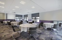 cabaret layout, conference room, projector screen, modern