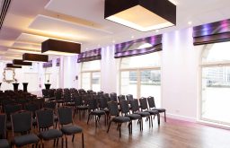 window view of the thames, theatre style, standing tables at the back of the room